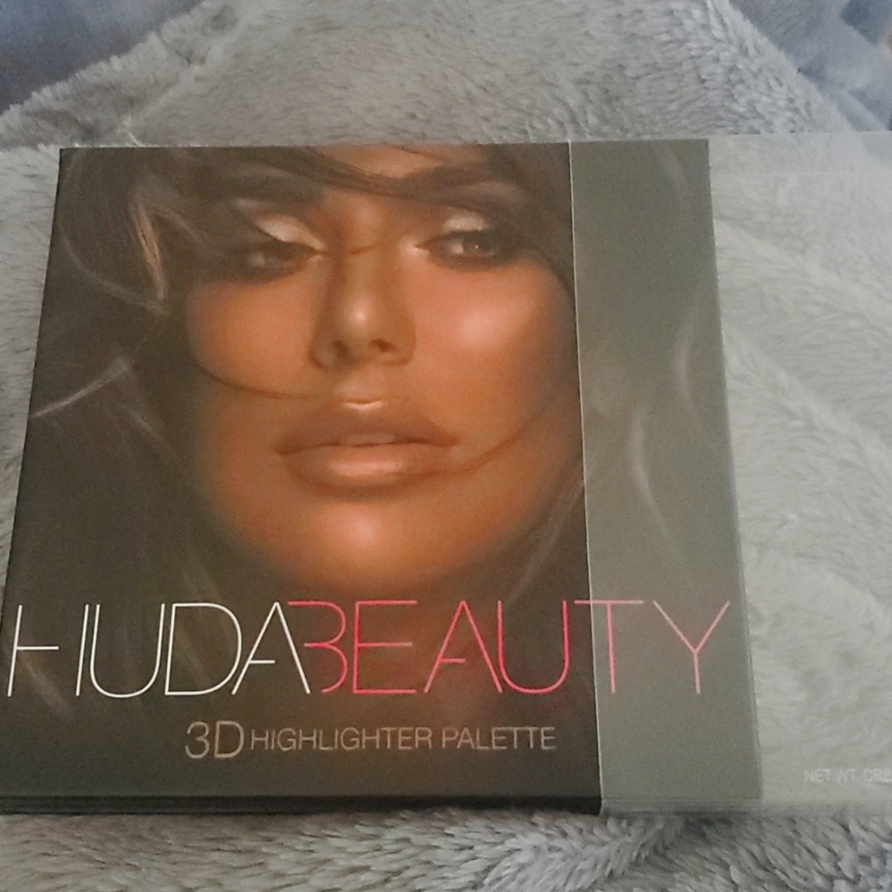 Huda Beauty 3D Highlighter Palette Golden Sands